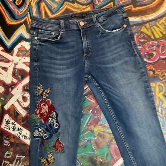 ZARA Trafaluc Soft comfy Distrssed Embroidered Butterfly Skinny Jeans 28 waist - Picture 4 of 15